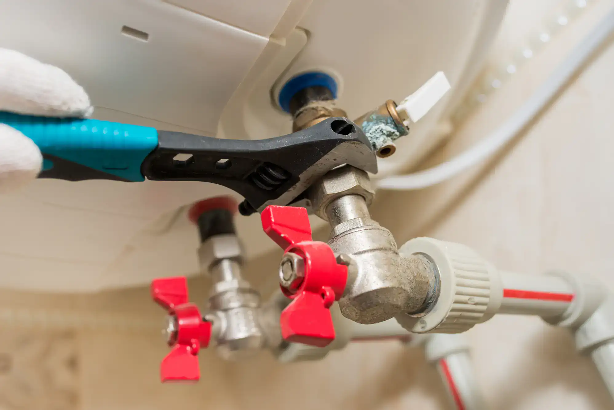 Expert tankless water heater installation in El Dorado County by Murray Plumbing for energy-efficient and reliable hot water solutions